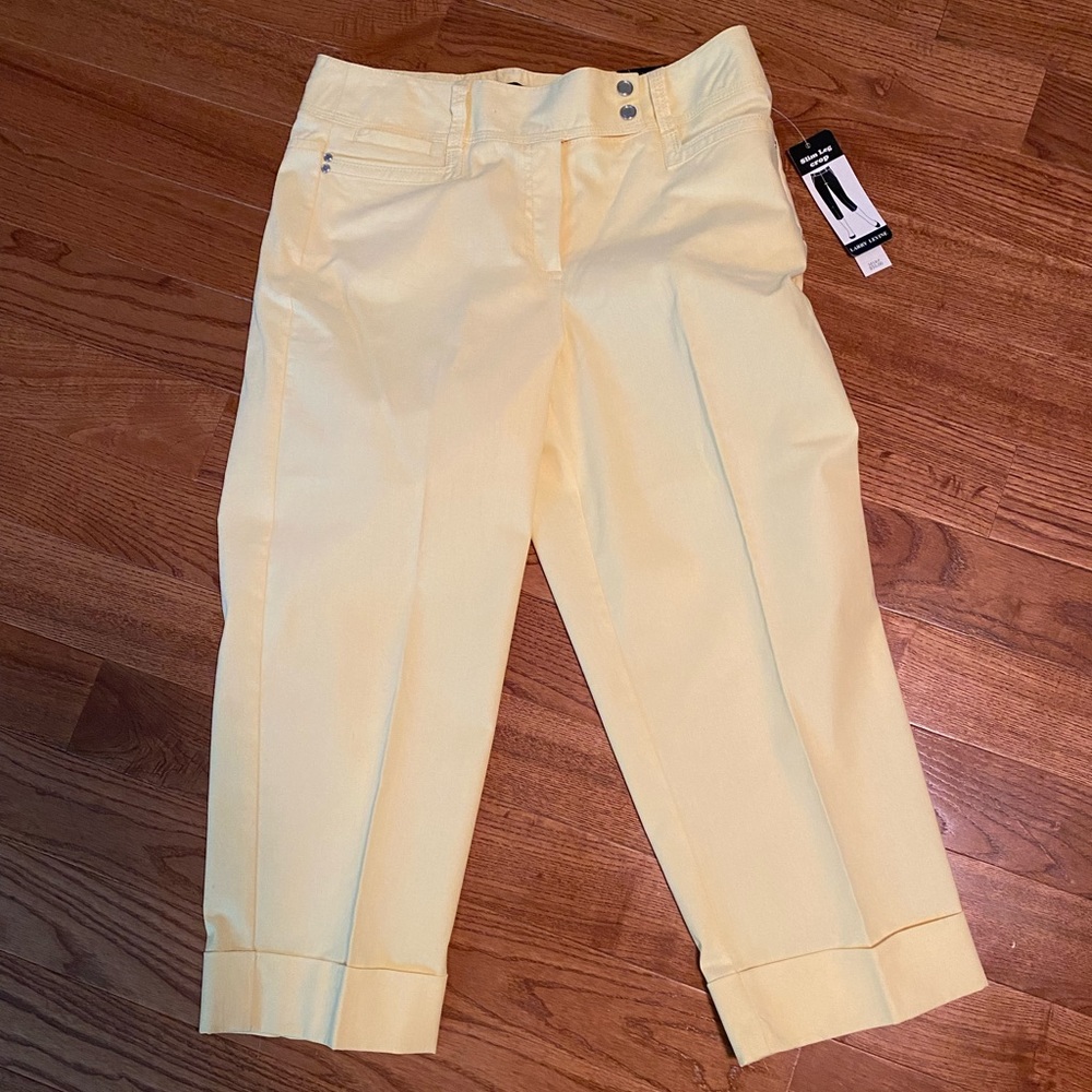NWT Women’s Yellow Slim Leg Crop Pants